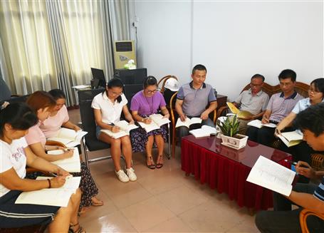 ����˾��չѧϰ��ϰ��ƽ��ʱ���й���ɫ�������ͷ����ʮ�������⵳���˶�