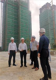 ���񻪣��ڰ��ڻ����ϼ��������Զ�г�